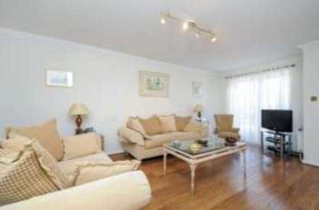  Image of 3 Bedroom Town House for sale at London  Mill Hill, NW7 3RG