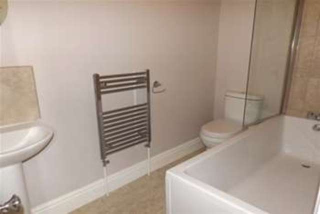  Image of 2 Bedroom Flat to rent at Bath, BA2 4BU