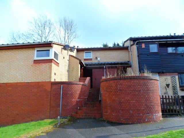  Image of 1 Bedroom Flat to rent at Hawkmoor Gardens  Birmingham, B38 9QA