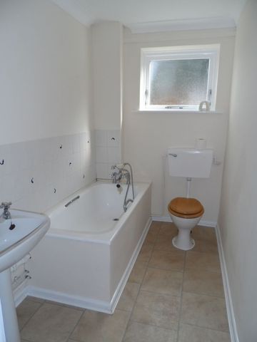  Image of 1 Bedroom Flat to rent at Hawkmoor Gardens  Birmingham, B38 9QA