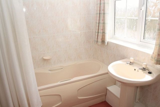  Image of 4 Bedroom Detached for sale at Heathfields Way  Shaftesbury, SP7 9JZ