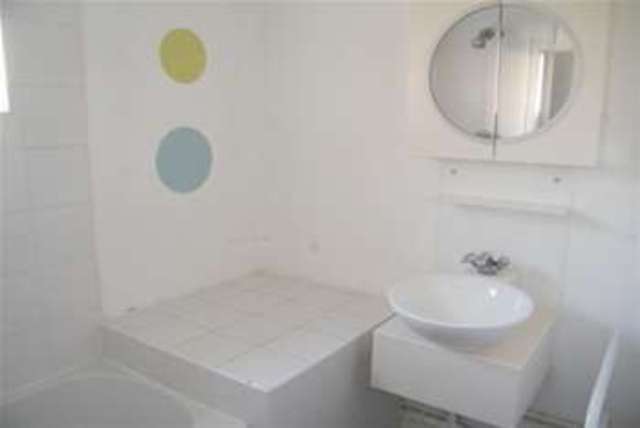  Image of 1 Bedroom Flat to rent at Cardiff, CF10 4EG