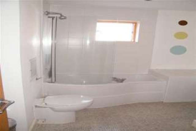  Image of 1 Bedroom Flat to rent at Cardiff, CF10 4EG