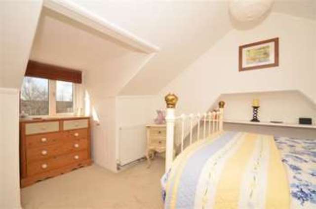  Image of 3 Bedroom Semi-Detached for sale at Horsham West Sussex Horsham, RH13 5LU