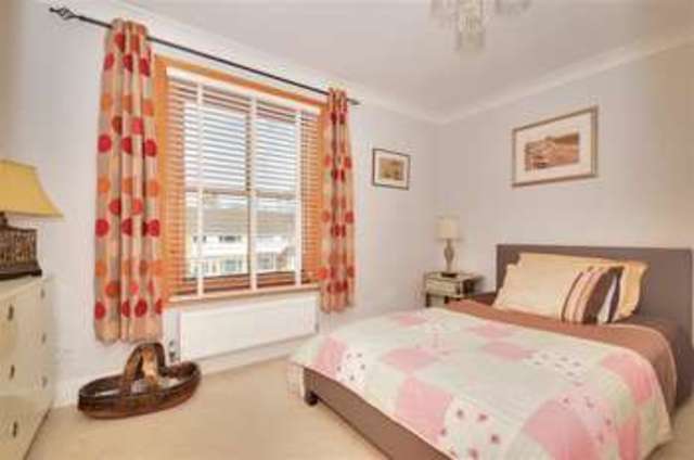  Image of 3 Bedroom Semi-Detached for sale at Horsham West Sussex Horsham, RH13 5LU