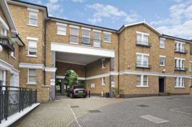  Image of 2 Bedroom Property to rent at Hillgate Place  London, SW12 9ES