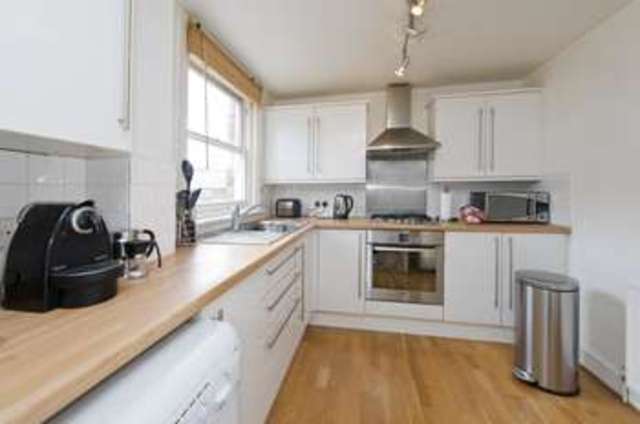  Image of 2 Bedroom Property to rent at Hillgate Place  London, SW12 9ES