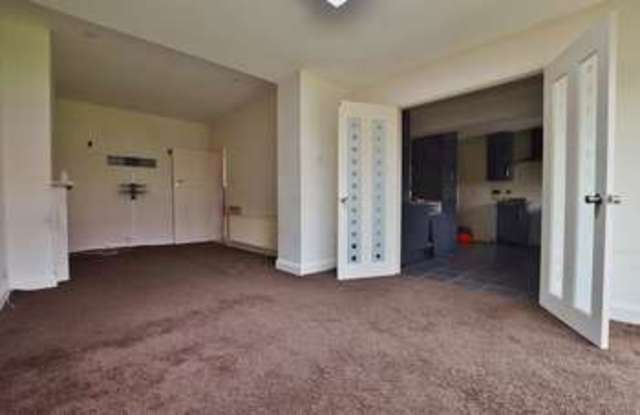  Image of 1 Bedroom Property to rent at Cedar Avenue  Enfield, EN3 7JD
