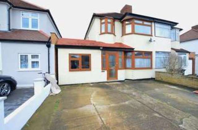  Image of 1 Bedroom Property to rent at Cedar Avenue  Enfield, EN3 7JD