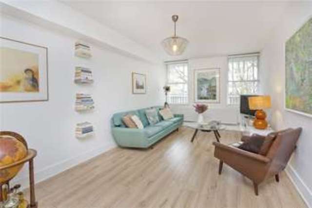  Image of 3 Bedroom Maisonette for sale at Canonbury London Essex Road, N1 2QL