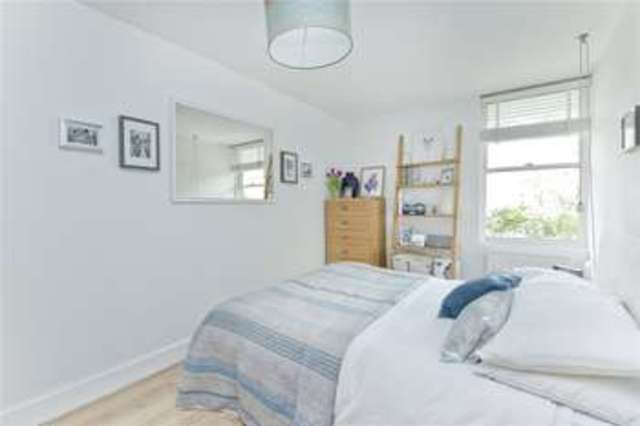  Image of 3 Bedroom Maisonette for sale at Canonbury London Essex Road, N1 2QL
