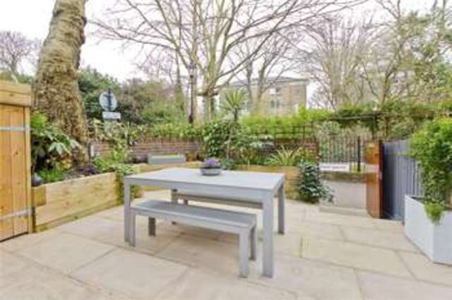  Image of 3 Bedroom Maisonette for sale at Canonbury London Essex Road, N1 2QL
