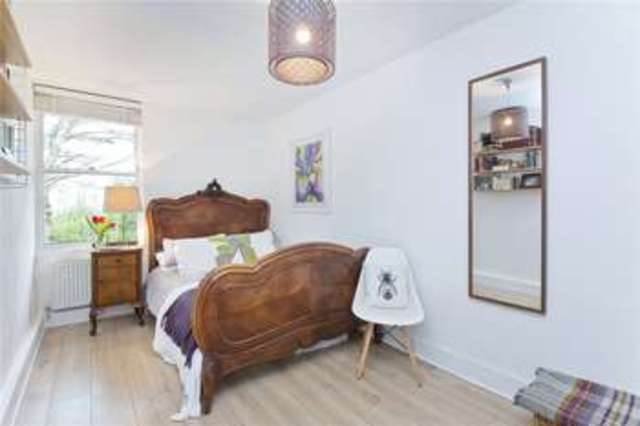  Image of 3 Bedroom Maisonette for sale at Canonbury London Essex Road, N1 2QL