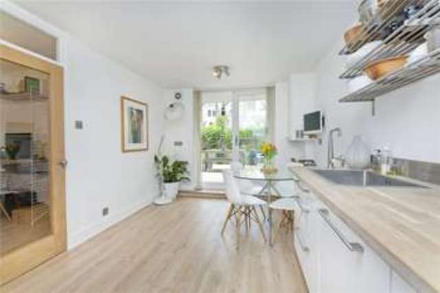  Image of 3 Bedroom Maisonette for sale at Canonbury London Essex Road, N1 2QL