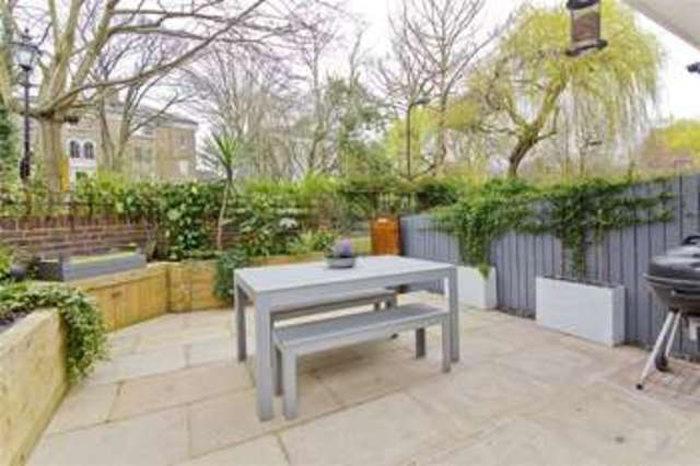  Image of 3 Bedroom Maisonette for sale at Canonbury London Essex Road, N1 2QL
