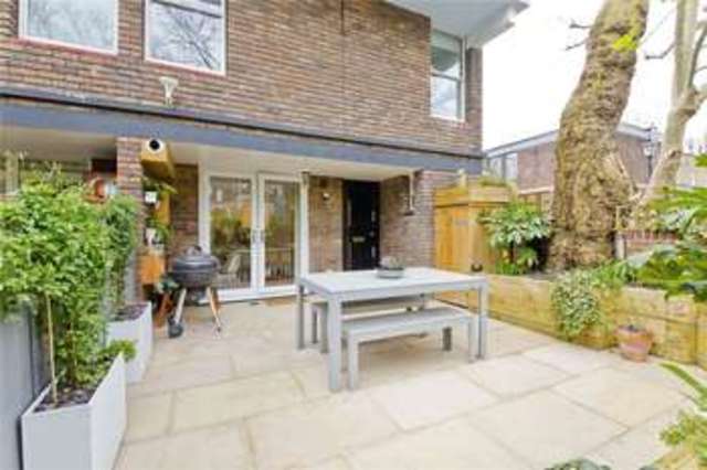  Image of 3 Bedroom Maisonette for sale at Canonbury London Essex Road, N1 2QL