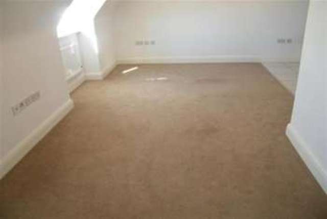 Image of 2 Bedroom Flat to rent at Cirencester, GL7 1FX