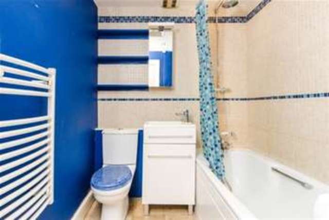  Image of Flat to rent at London, W10 6HE