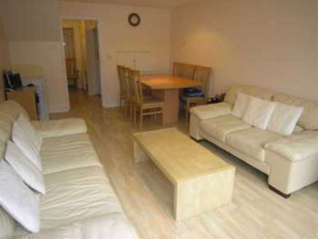  Image of 2 Bedroom Property to rent at Lambourne Court Uxbridge Uxbridge, UB8 2UL