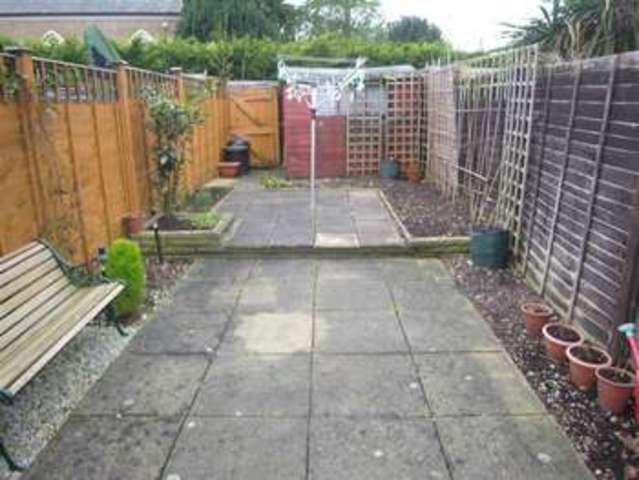  Image of 2 Bedroom Property to rent at Lambourne Court Uxbridge Uxbridge, UB8 2UL