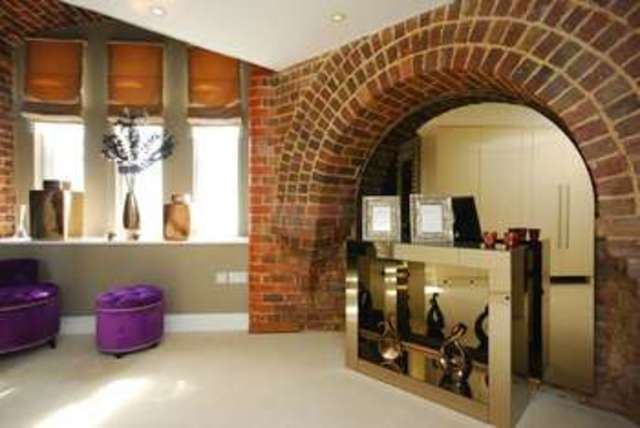  Image of 3 Bedroom Apartment for sale at London, N11 3FJ