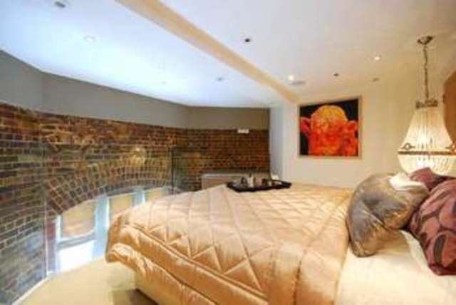  Image of 3 Bedroom Apartment for sale at London, N11 3FJ