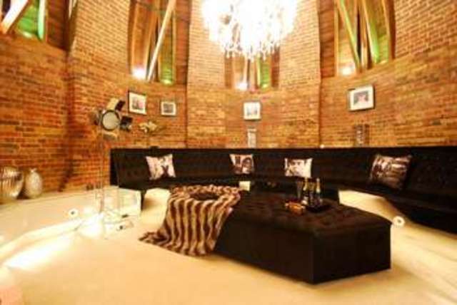  Image of 3 Bedroom Apartment for sale at London, N11 3FJ