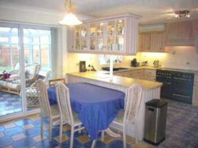  Image of 4 Bedroom Detached to rent at Lytchett Matravers, BH16 6EH