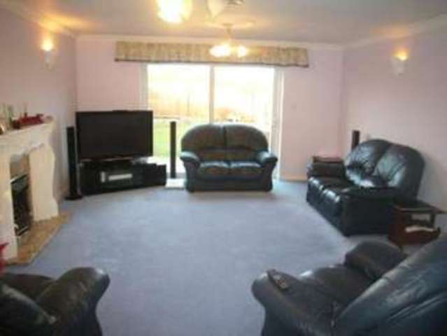  Image of 4 Bedroom Detached to rent at Lytchett Matravers, BH16 6EH