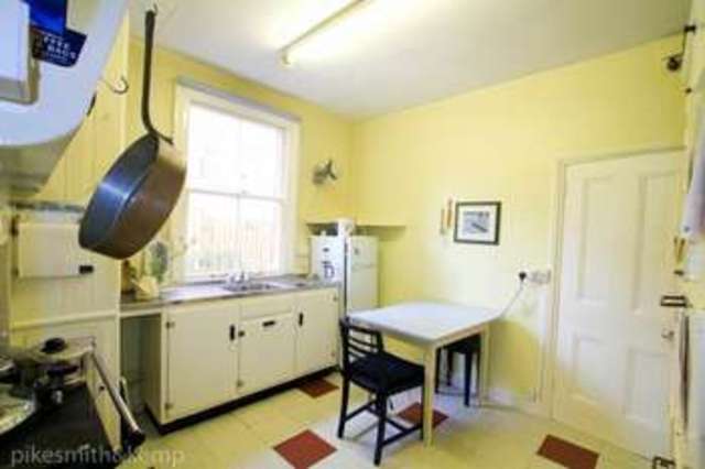  Image of 4 Bedroom Detached for sale at MAIDENHEAD, SL6 4DE