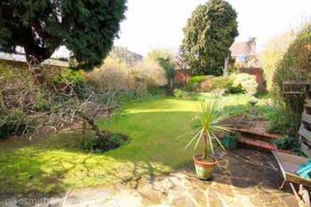  Image of 4 Bedroom Detached for sale at MAIDENHEAD, SL6 4DE
