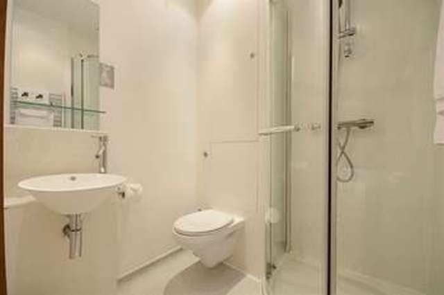  Image of Flat to rent at London Bridge, SE1 3JB