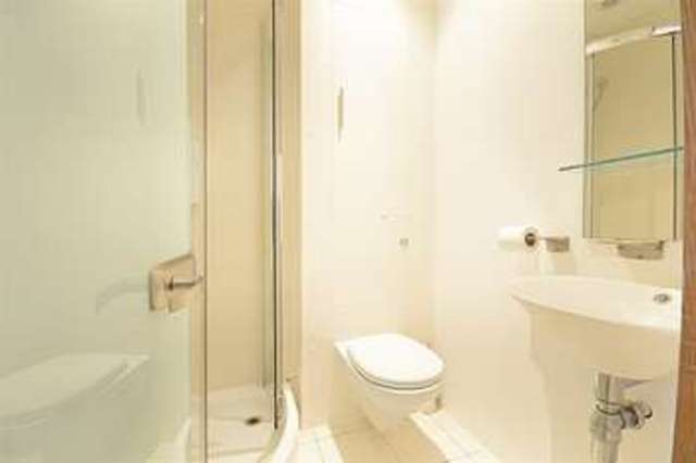  Image of Flat to rent at London Bridge, SE1 3JB
