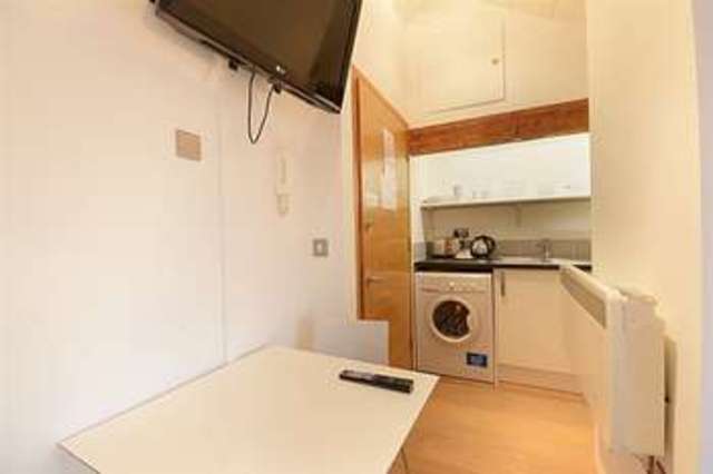  Image of Flat to rent at London Bridge, SE1 3JB