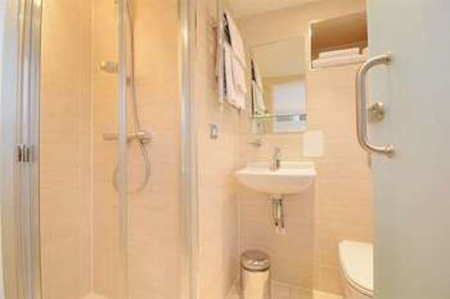  Image of Flat to rent at London Bridge, SE1 3JB