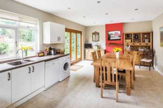  Image of 5 Bedroom Detached to rent at Mitchley View  South Croydon, CR2 9HQ