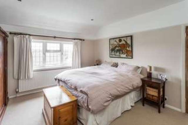  Image of 5 Bedroom Detached to rent at Mitchley View  South Croydon, CR2 9HQ