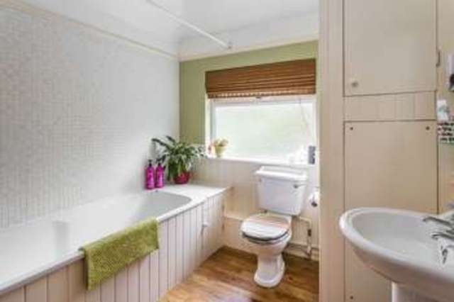  Image of 5 Bedroom Detached to rent at Mitchley View  South Croydon, CR2 9HQ