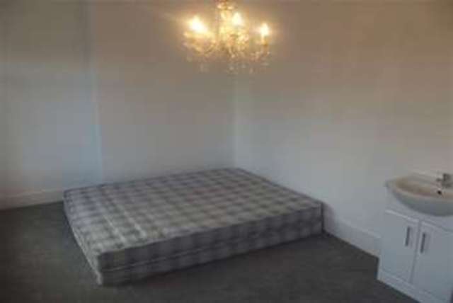  Image of 6 Bedroom Detached to rent at Canterbury, CT1 1NJ