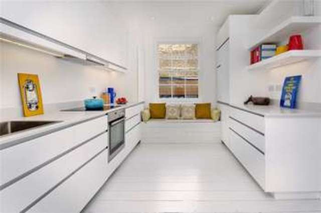  Image of 2 Bedroom Maisonette for sale at Islington London Essex Road, N1 7BJ