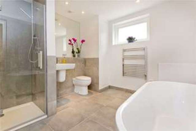  Image of 2 Bedroom Maisonette for sale at Islington London Essex Road, N1 7BJ