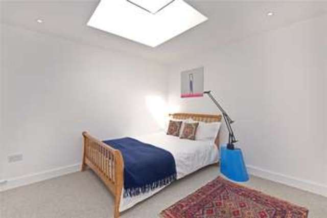  Image of 2 Bedroom Maisonette for sale at Islington London Essex Road, N1 7BJ