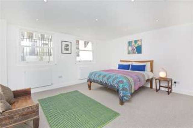  Image of 2 Bedroom Maisonette for sale at Islington London Essex Road, N1 7BJ