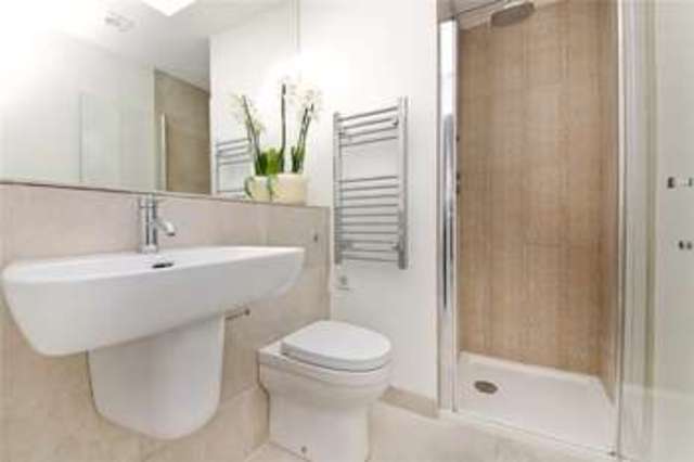  Image of 2 Bedroom Maisonette for sale at Islington London Essex Road, N1 7BJ