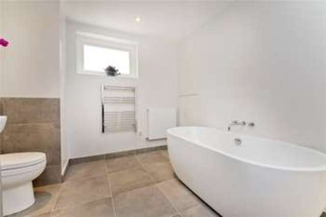  Image of 2 Bedroom Maisonette for sale at Islington London Essex Road, N1 7BJ