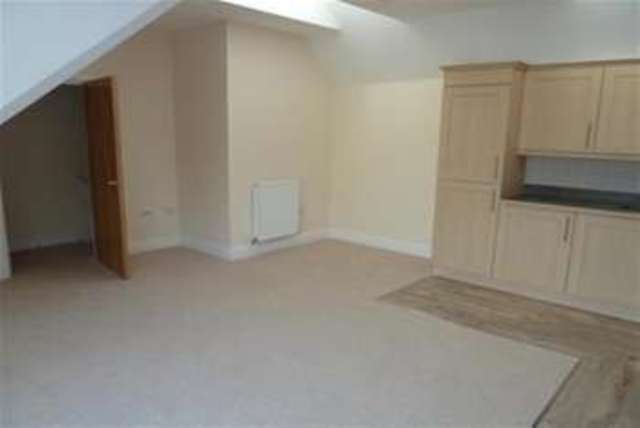  Image of 2 Bedroom Flat to rent at Nottingham, NG4 2QS