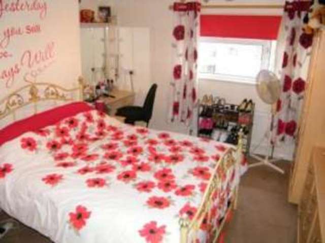  Image of 3 Bedroom Terraced for sale at Poole Dorset Upton, BH16 5DB