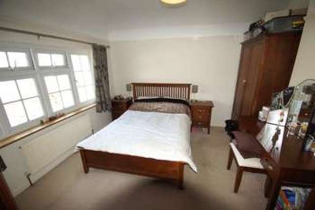  Image of 4 Bedroom Semi-Detached for sale at Beckenham, BR3 4AR