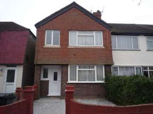 Image of 3 Bedroom Detached to rent at Croydon, CR0 3DT