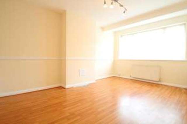  Image of 3 Bedroom Detached to rent at Croydon, CR0 3DT